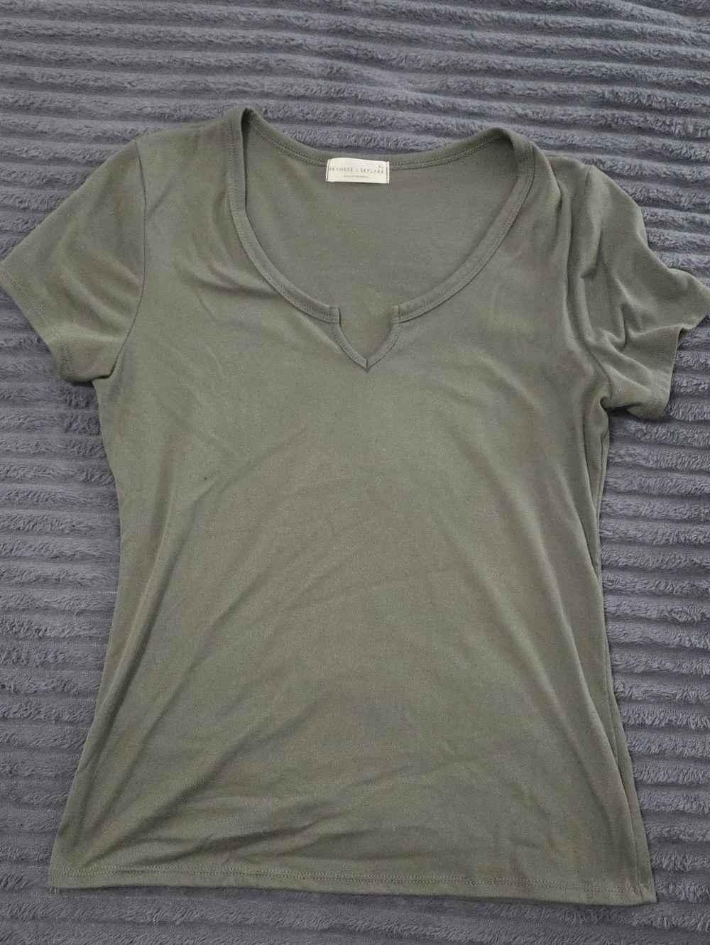 Notch V-Neck Short Sleeve Tee in Olive by James Perse